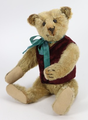 A Steiff golden mohair Teddy bear with button, German circa 1909