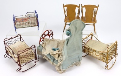 Four miniature painted metal dolls house beds and two chairs, German, 19th century - 2