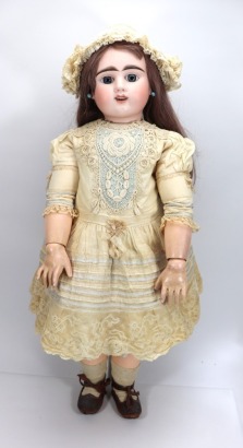 A large Etienne Denamur bisque head doll, size 14, French circa 1900,