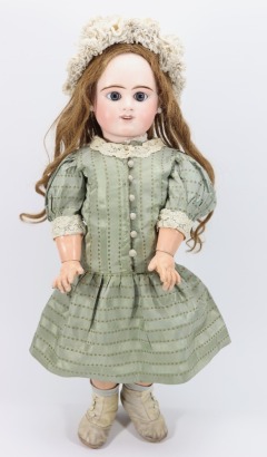 A large Etienne Denamur bisque head Bebe doll, size 11, French circa 1895,