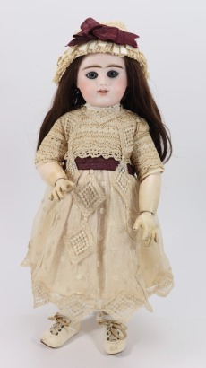 A Etienne Denamur bisque head Bebe doll, size 9, French circa 1890,