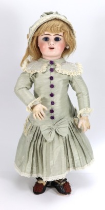 A good Etienne Denamur bisque head doll, French circa 1900,