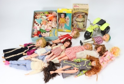 Collection of vintage Sindy, Pippa and other dolls,