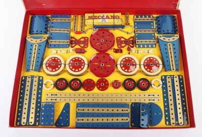 French Meccano Outfit No.4, 1960s, set containing blue, red and gold components tied to backing card, excellent condition, box good to fair, lid grubby and part tear/loss to paper label. - 3