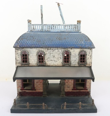 Bing 0 gauge Railway Station, brick effect building painted in shades of cream and orange, blue tiled effect roof, lithographed central arch and windows and glass tinplate framed canopy, 23.5cm wide, 22.5cm deep, 32cm high, fair condition, wear and paint 