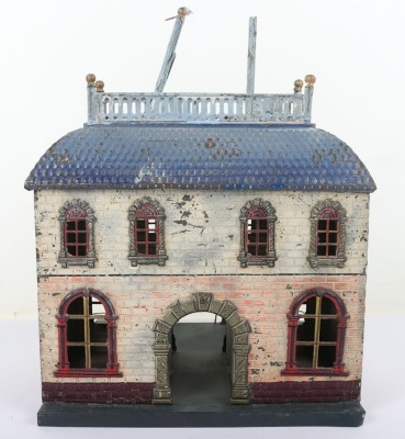 Bing 0 gauge Railway Station, brick effect building painted in shades of cream and orange, blue tiled effect roof, lithographed central arch and windows and glass tinplate framed canopy, 23.5cm wide, 22.5cm deep, 32cm high, fair condition, wear and paint - 3