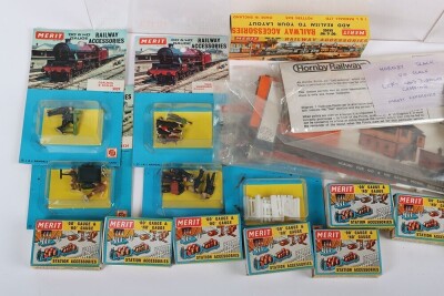 Hornby Railway and Wrenn 00 gauge wagons and accessories, - 4