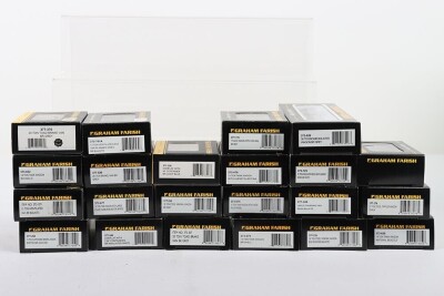 Collection of Graham Farish N gauge wagons, - 3