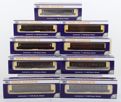 Dapol nine N gauge passenger coaches,