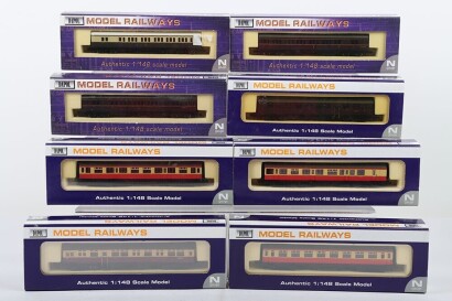 Dapol eight N gauge passenger coaches,