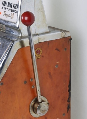 O.D. Jennings 'The Governor' 1961 One Arm Bandit Slot Fruit Machine. - 6
