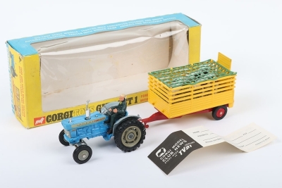 Corgi Gift Set 1 Ford 5000 Tractor with Beast Carrier - 2