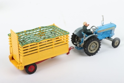 Corgi Gift Set 1 Ford 5000 Tractor with Beast Carrier - 3