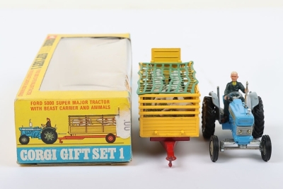 Corgi Gift Set 1 Ford 5000 Tractor with Beast Carrier - 5