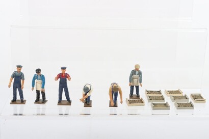 CJB lead painted civilian potato pickers set,