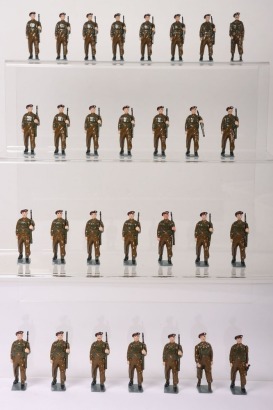 Professionally repainted WWII Parachute Regiment Britains toy soldiers,