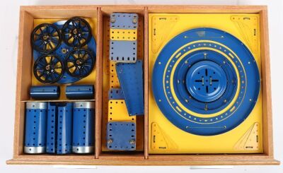 Meccano No.10 outfit in four drawer wooden cabinet, 1970s - 4