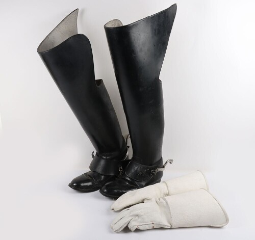 Household Cavalry Troopers Jackboots & Officers Gauntlets