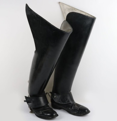 Household Cavalry Troopers Jackboots & Officers Gauntlets - 3