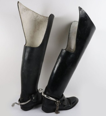Household Cavalry Troopers Jackboots & Officers Gauntlets - 4
