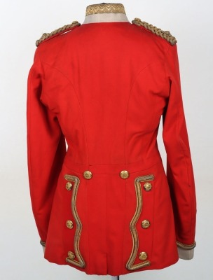2nd (Queen&rsquo;s Bays) Dragoon Guards Officers Full Dress Tunic. Lieutenants full dress tunic made from scarlet cloth, having white cloth to collar edged with gilt regimental pattern lace and gilt cord knot to cuffs. Gilt Bays badgers to collar. Shoulders wit - 6