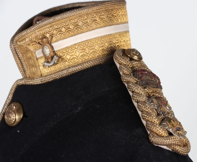 6th Dragoons Guards Carabineers Field Officers Full Dress Tunic. Superb field officers full dress tunic made from blue cloth, having white cloth to cuffs and collar which is edged with gilt regimental pattern lace and with two part collar badges. Cuffs wi - 3