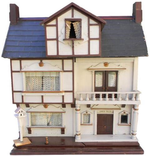 ‘Gwen Villa’ Lines Bros Ltd painted wooden dolls house similar to ‘The clock House’ model: 34, with contents, English 1909-10,