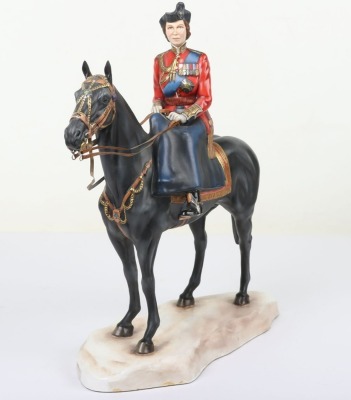 Michael Sutty Porcelain: 1977 Silver Jubilee Trooping Colour Pair of Figures - 2