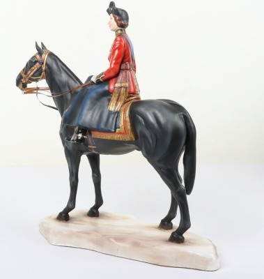 Michael Sutty Porcelain: 1977 Silver Jubilee Trooping Colour Pair of Figures - 6