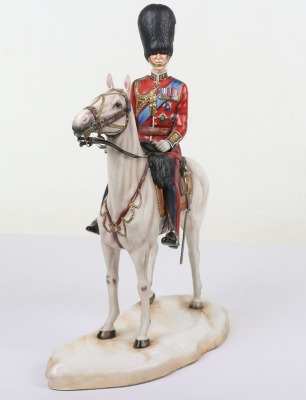 Michael Sutty Porcelain: 1977 Silver Jubilee Trooping Colour Pair of Figures - 12