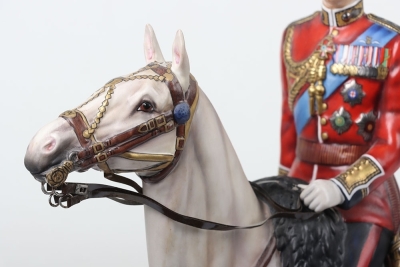 Michael Sutty Porcelain: 1977 Silver Jubilee Trooping Colour Pair of Figures - 19