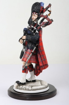 Michael Sutty Porcelain: Scots Guards Pipe Major - 4