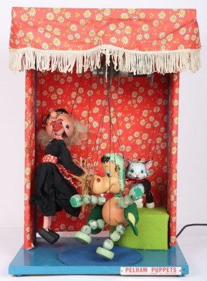Pelham Puppets electrically operated shop window display theatre, 1960s, with Three Puppets.