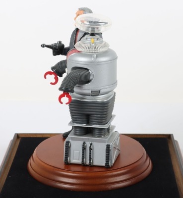 Polar Lights Lost In Space Doctor Zachary Smith and the Robot B9 with display case. - 3