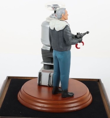 Polar Lights Lost In Space Doctor Zachary Smith and the Robot B9 with display case. - 5