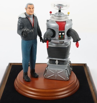 Polar Lights Lost In Space Doctor Zachary Smith and the Robot B9 with display case. - 6