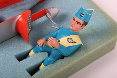 Scarce Thunderbirds Virgil Tracy Limited Edition Sculpture by Footprints Publishing. - 4