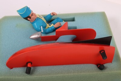 Scarce Thunderbirds Virgil Tracy Limited Edition Sculpture by Footprints Publishing. - 6