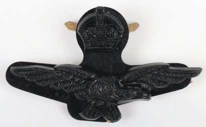 Scarce WW2 Royal Air Force War Economy Plastic Forage Cap Badge