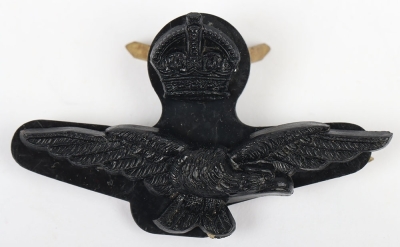 Scarce WW2 Royal Air Force War Economy Plastic Forage Cap Badge