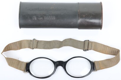 WW2 Luftwaffe Flying Goggles, 'Splitterschutzbrille' in Original Tin.