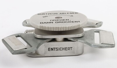 WW2 Luftwaffe Parachute Quick Release 'Crash' Box. - 3