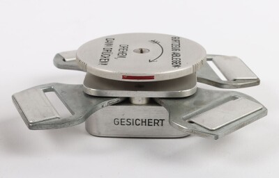 WW2 Luftwaffe Parachute Quick Release 'Crash' Box. - 4