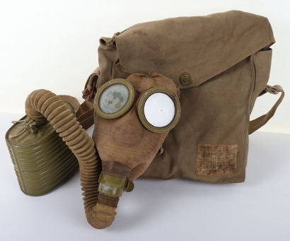 WW2 Japanese Type 95 Gas Mask and Gas Mask Bag