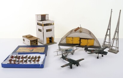 Skybirds tinplate Airport building and crew,