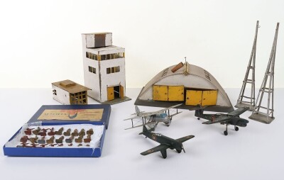 Skybirds tinplate Airport building and crew,