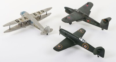 Skybirds tinplate Airport building and crew, - 8