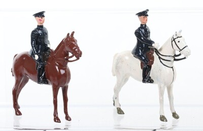 Britains set 206, Royal Warwickshire Regiment at present arms, 1937-41, - 2