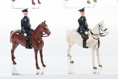 Britains set 206, Royal Warwickshire Regiment at present arms, 1937-41, - 3
