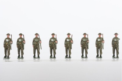 Britains set 198, Seated Machine Gunners RARE late variation, six gunners in peak caps with green puttees (G) one machine gun a.f. and two sets 1858, British Infantry in full Battle Dress (VG) 1940, on shoulder loop damaged on one figure (24) - 2